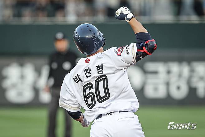 ▲ 롯데 야수진의 세대교체 완성 퍼즐 중 하나로 기대를 모으고 있는 박찬형 ⓒ롯데자이언츠