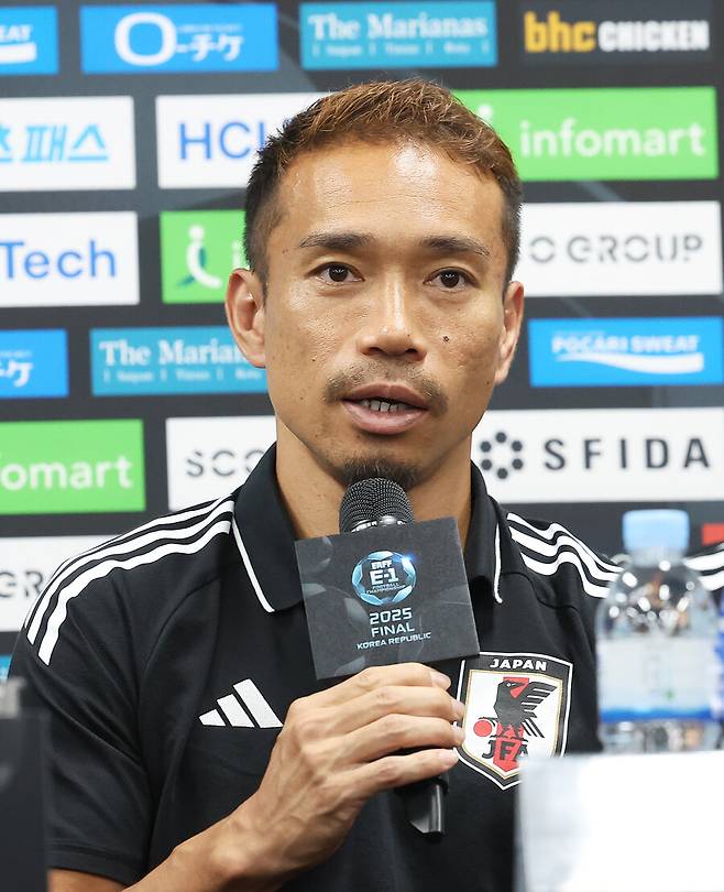 ▲ 세리에A 명문 인터 밀란에서 8시즌간 주전으로 활약하며 일본축구 역대 최고 레프트백으로 꼽히는 나가토모 유토는 유럽·북미 지역 해외파 미차출로 '새 얼굴'이 대거 발탁된 이번 동아시안컵 일본 대표팀에서 구심점 노릇을 맡을 것으로 예상된다.&nbsp;ⓒ 연합뉴스