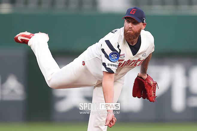 ▲ 현역 은퇴를 선언하며 팬들에게 감사 인사를 남긴 전 롯데 투수 댄 스트레일리 ⓒ곽혜미 기자