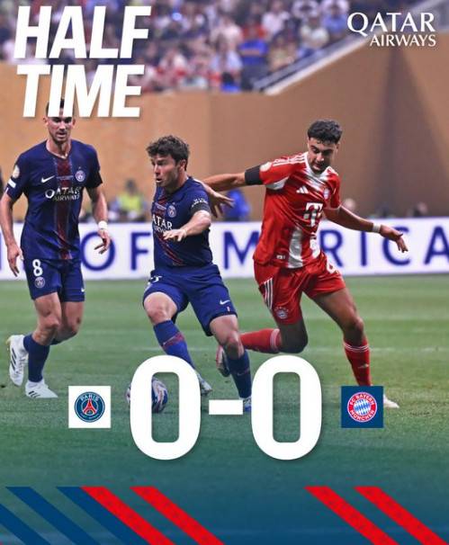 볼 경합을 펼치는 주앙 네베스와 알렉산다르 파블로비치. /사진=PSG 공식 SNS 갈무리