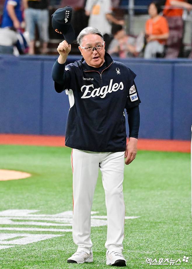 김경문 감독이 이끄는 한화 이글스가 5일 서울 고척스카이돔에서 열린 2025 신한 SOL Bank KBO리그 키움 히어로즈와의 팀 간 9차전에서 6-4로 이겼다. 사진 김한준 기자