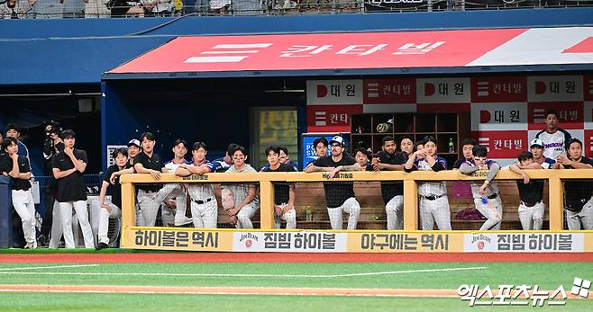 키움 히어로즈는 5일 서울 고척스카이돔에서 열린 2025 신한 SOL Bank KBO리그 한화 이글스와의 홈경기에서 시즌 18번째 1만6000석 전 좌석 매진을 기록, 8경기 연속 매진을 달성했다. 사진 김한준 기자