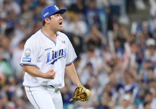 5일 대구 삼성라이온즈파크에서 열린 2025 신한 SOL Bank KBO리그 LG 트윈스와 삼성 라이온즈 간의 맞대결, 7회 초 1사 만루 상황 마운드에 오른 삼성 우완 이승현이 연속 삼진을 잡아내고 위기에서 탈출했다. 삼성 라이온즈