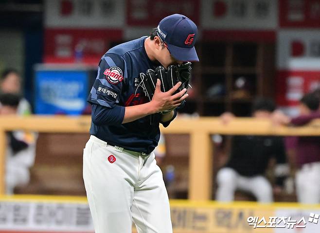 30일 오후 서울 구로구 고척스카이돔에서 열린 '2025 신한 SOL Bank KBO리그' 롯데 자이언츠와 키움 히어로즈의 경기, 5회말 수비를 마친 롯데 박세웅이 더그아웃으로 향하고 있다. 엑스포츠뉴스 DB