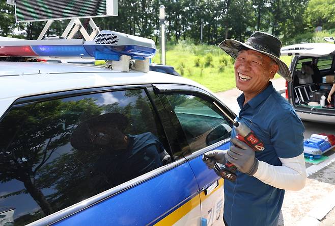 수리 중인 황동진 대표 [이성민 촬영]