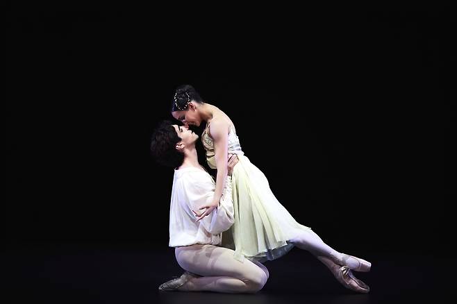 영국 로열 발레 '더 퍼스트 갈라' 중 '로미오와 줄리엣' 1막 발코니 파드되 [Studio AL, LG아트센터 제공. 재판매 및 DB금지]