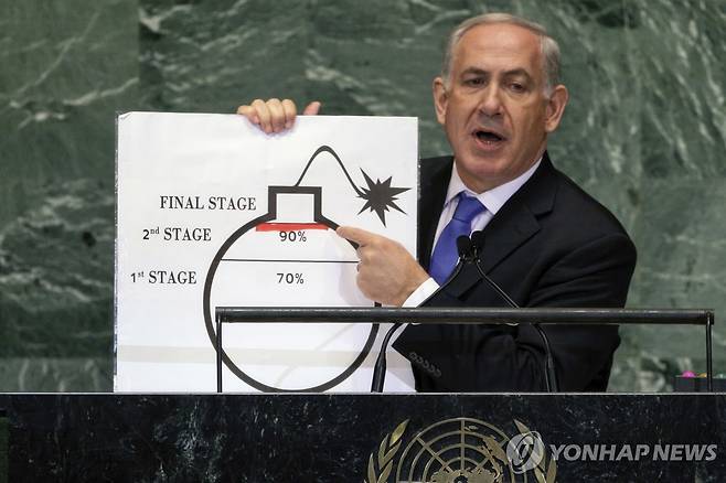 유엔총회에서 하마스의 뒷배인 이란이 추진해 온 핵프로그램의 위험성을 강조하는 베냐민 네타냐후 이스라엘 총리 [AP 연합뉴스 자료사진. 재판매 및 DB 금지]
