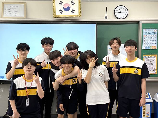 ▲ 경일관광경영고 학생기자단 단체사진./사진제공=안산교육지원청