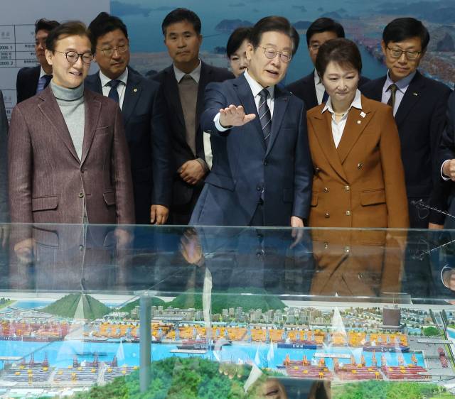 지난 3월 6일 이재명 대통령(당시 더불어민주당 대표)이 부산 강서구 부산항만공사 부산신항지사 부산항 홍보관을 방문했다. 연합뉴스