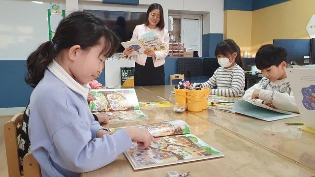 대덕초의 문해력 향상 프로그램 활동 모습.