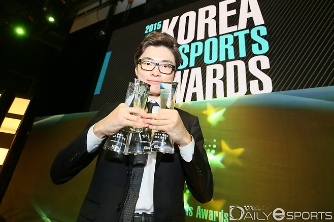 2015년 리그 오브 레전드 대회를 싹쓸이 한 '페이커' 이상혁은 2015 e스포츠 대상에서도 3관왕을 차지하며 주목을 받았다.