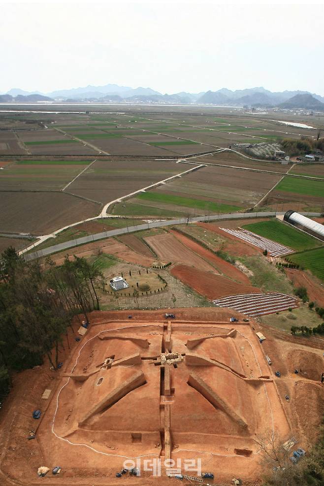 사적으로 지정된 ‘영암 시종 고분군’ 중 ‘옥야리 장동 방대형 고분’ 전경. (사진=국가유산청)