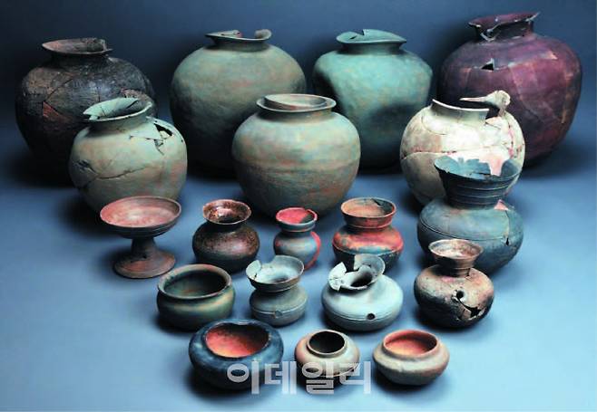 사적으로 지정된 ‘영암 시종 고분군’ 중 ‘옥야리 장동 방대형 고분’ 출토 유물 토기. (사진=국가유산청)