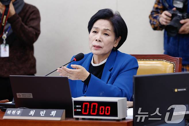 11일 서울 여의도 국회에서 열린 제423회 국회(임시회) 제2차 과학기술정보방송통신위원회 전체회의에서 최민희 위원장이 류희림 방송통신심의위원장 고발의 건 표결에 앞서 발언하고 있다. 2025.3.11/뉴스1 ⓒ News1 안은나 기자