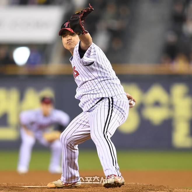 LG 투수 장현식이 15일 잠실야구장에서 열린 2025 KBO 리그 삼성과 경기 9회 역투하고 있다. 잠실 | 최승섭기자 thunder@sportsseoul.com
