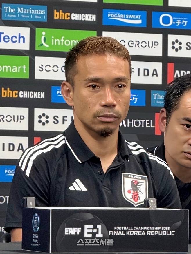 일본의 나가토모 유토가 6일 용인미르스타디움에서 열린 동아시안컵 기자회견에서 질문을 듣고 있다. 용인 | 정다워 기자