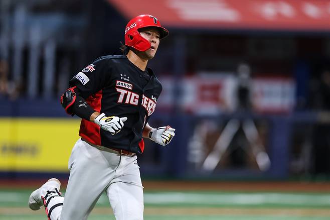 KIA 김규성이 고척스카이돔에서 열린 2025 KBO리그 키움전에서 안타를 때리고 있다. 사진 | KIA 타이거즈