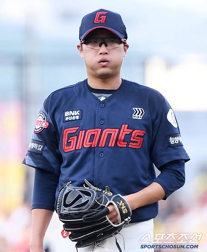 5일 광주 기아 챔피언스필드에서 열린 롯데-KIA전. 1회말 연속 홈런을 허용한 박세웅이 한숨을 쉬고 있다. 광주=정재근 기자 cjg@sportschosun.com/2025.7.5/