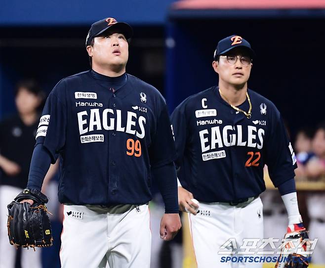 5일 서울 고척돔에서 열린 KBO리그 키움과 한화의 경기. 3회 투구를 마치고 마운드를 내려오는 한화 선발 류현진. 고척=송정헌 기자songs@sportschosun.com/2025.07.05/