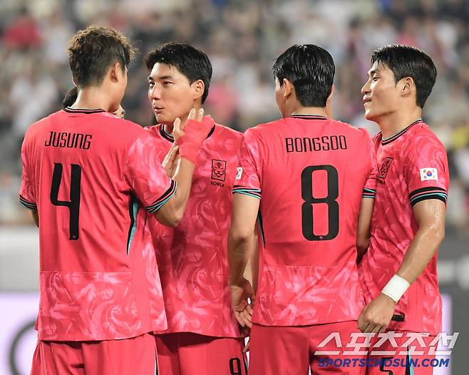 7일 축구대표팀이 용인미르스타디움에서 동아시안컵 중국과 첫 경기를 펼쳤다. 후반 팀의 3번째 골을 성공시킨 대표팀 김주성. 용인=송정헌 기자songs@sportschosun.com/2025.07.07/