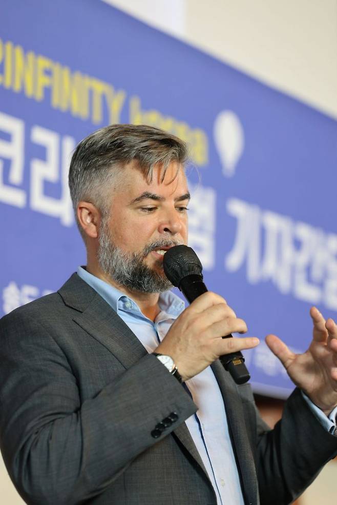 호세 마리아노 로페즈 우르디알레스 제로투인피니티 최고경영자(CEO)가 7일 오후 인천 송도 경원재 바이 워커힐에서 열린 '제로투인피니티코리아 출범 기자간담회'에서 기자들의 질문에 답변하고 있다. 제로투인피니티코리아 제공