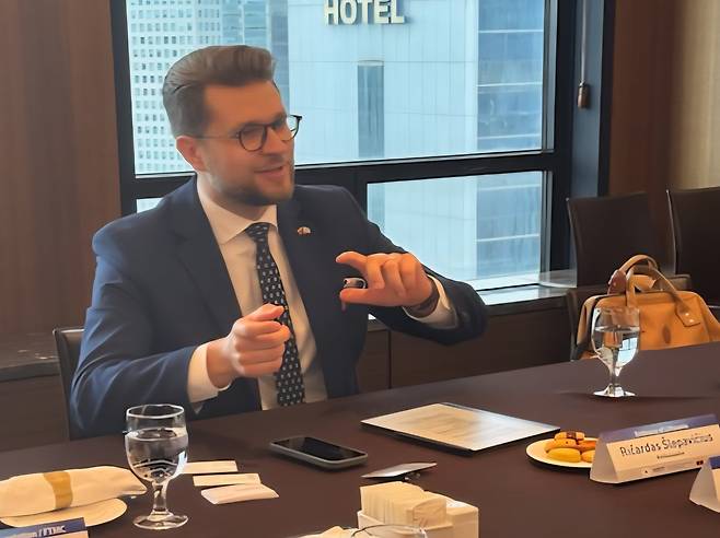 지난 3일 서울 중구 한국프레스센터에서 루카스 사비츠카스 리투아니아 경제혁신부 장관이 본지와 인터뷰하고 있다. /서보범 기자