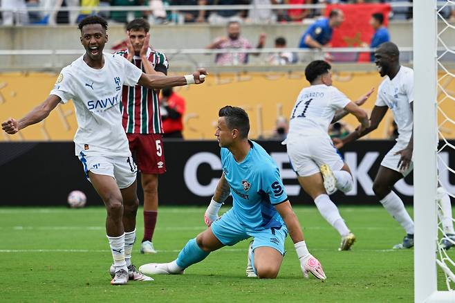 지난 4일 FIFA 클럽월드컵 8강전에서 플루미넨시(브라질)를 상대로 동점골을 넣고 기뻐하고 있는 사우디 알힐랄 선수들/AP 연합뉴스
