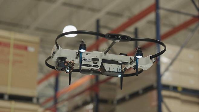 현대차그룹 메타플랜트 아메리카 내 통합물류센터(CC)의 재고관리에 투입 된 자율비행드론. /현대글로비스 제공