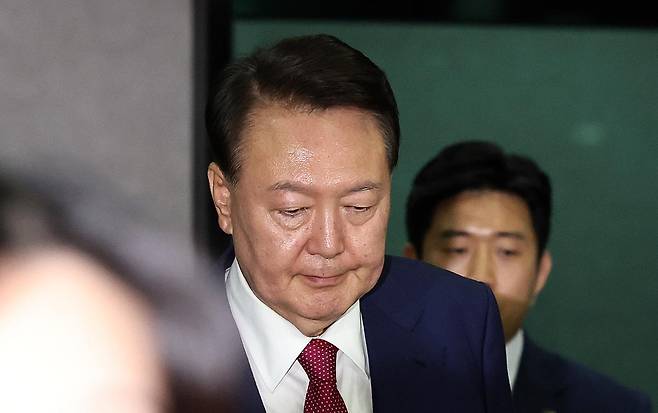 윤석열 전 대통령이 5일 오후 서초구 서울고등검찰청에서 내란특검 2차 대면조사를 받은 뒤 청사를 나서고 있다. 2025.7.6/뉴스1