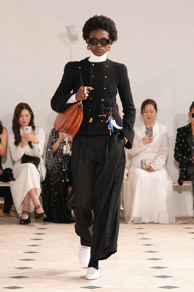 디자이너 교체 이후 첫 컬렉션 공개한 셀린느