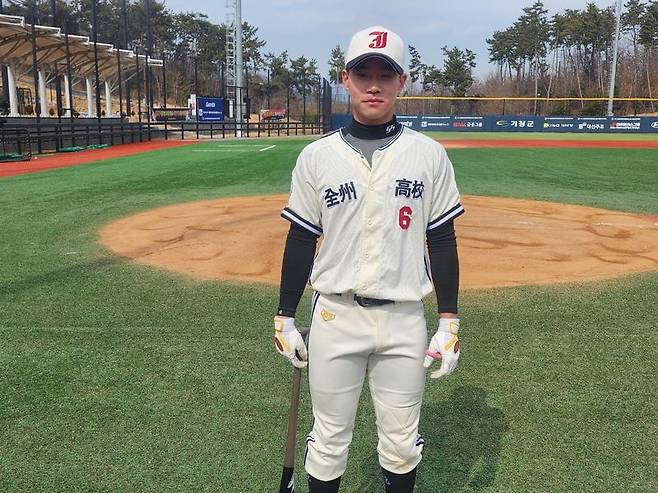 명문고열전에서 경기 전 인터뷰하는 전주고 박한결.사진=전상일 기자