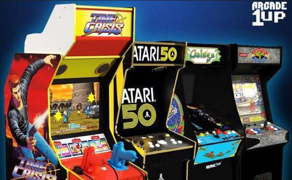 오락실 게임기를 그대로 구현한 '아케이드1 UP'