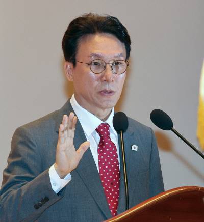 김민석 국무총리가 7일 정부세종청사 대강당에서 열린 취임식에서 취임 선서를 하고 있다.   /연합뉴스