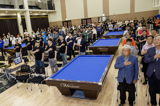 제주에서 열린 첫 전국당구대회인 제1회 서귀포시칠십리배 전국동호인3쿠션당구대회에 전국에서 650여명이 참가 성황을 이뤘다. 사진은 개막식 모습. (사진=서귀포시당구연맹)