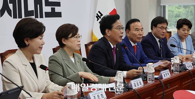 국민의힘 송언석 비대위원장 겸 원내대표가 7일 서울 여의도 국회에서 열린 비상대책위원회의에서 발언하고 있다. [이충우기자]