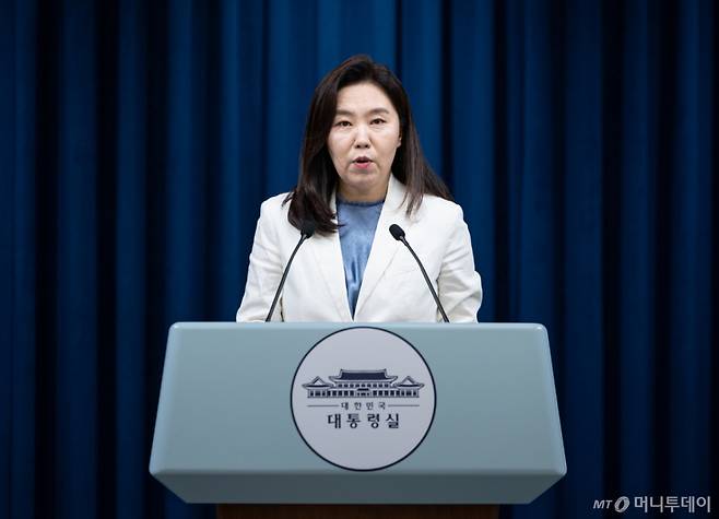 (서울=뉴스1) 이재명 기자 = 강유정 대통령실 대변인이 7일 서울 용산 대통령실 청사에서 청년담당관 신설 및 채용 관련 브리핑을 하고 있다. 2025.7.7/뉴스1  Copyright (C) 뉴스1. All rights reserved. 무단 전재 및 재배포,  AI학습 이용 금지. /사진=(서울=뉴스1) 이재명 기자