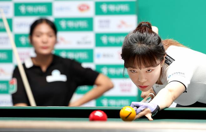 데뷔 첫 우승에 도전한 김보라가 스롱 피아비에 패하며 준우승에 그쳤다. 사진은 6일 경기 고양 킨텍스 PBA스타디움에서 열린 2025-26시즌 2차투어 하나카드 PBA-LPBA 챔피언십 2025-26 LPBA 결승전에 출전한 김보라의 모습. /사진=프로당구협회(PBA) 제공