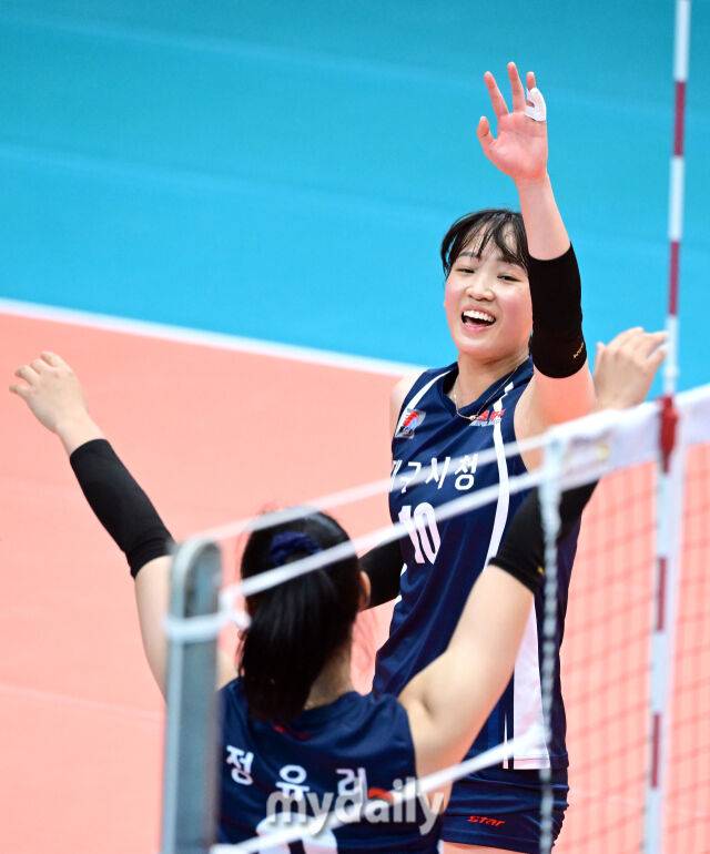 득점 후 하이파이브를 하는 정시영./단양-유진형 기자