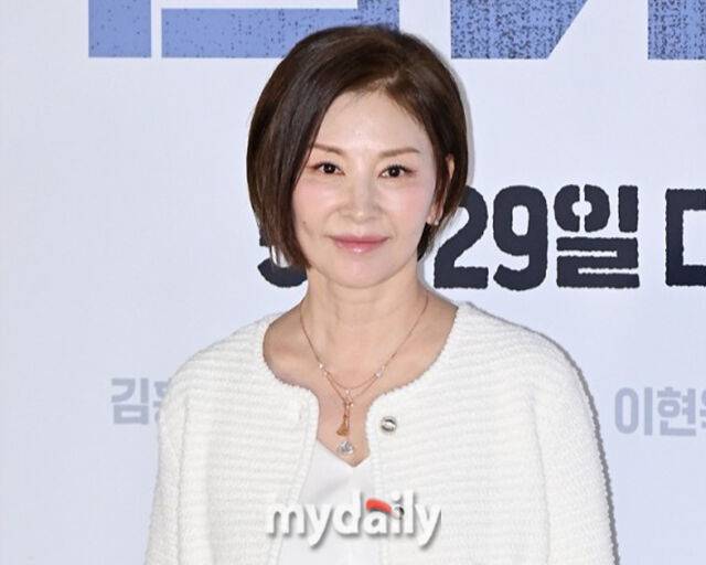 이미숙이 부산에서 친언니와 함께 행복한 시간을 보냈다. / 마이데일리 DB