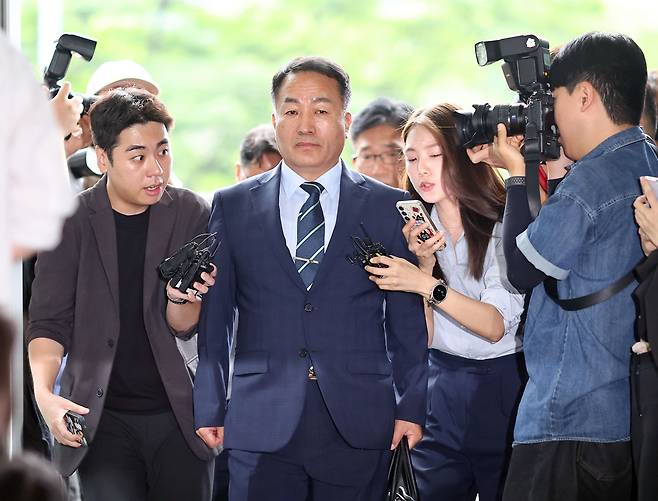 김계환 전 해병대사령관이 채해병 사건 수사방해 의혹과 관련한 조사를 받기 위해 7일 서울 서초구 순직해병특검 사무실로 향하고 있다. [연합]