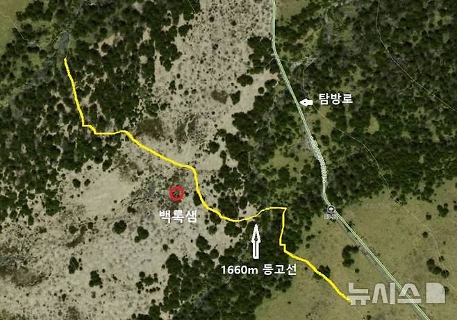 [제주=뉴시스] 네이버 지도에서 등고선을 활용해서 한라산 백록샘의 위치를 표기. photo@newsis.com