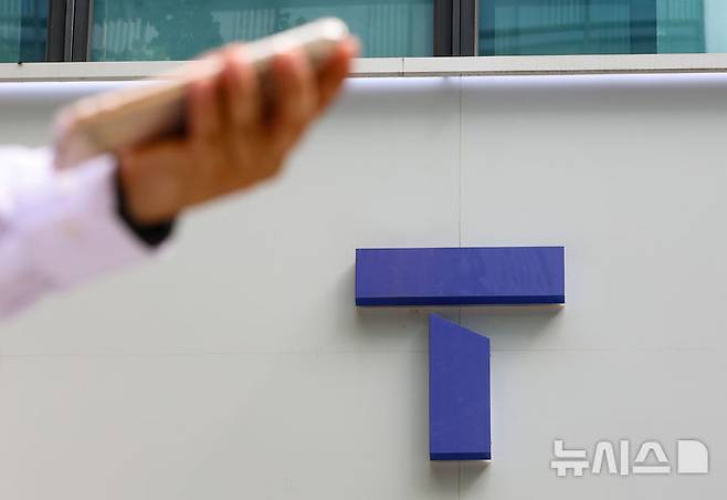 [서울=뉴시스] 황준선 기자 = 29일 서울 시내 한 SK텔레콤 매장 모습. 과학기술정보통신부는 오는 30일 SK텔레콤 유심 해킹 사고 관련 민관합동조사단의 조사 결과를 국회 SKT TF(태스크포스) 팀에 보고하고 발표할 예정이다. 2025.06.29. hwang@newsis.com