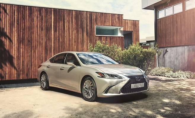 [서울=뉴시스] 렉서스 ES300h. (사진=렉서스코리아 제공) 2023.6.14 photo@newsis.com *재판매 및 DB 금지