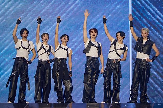 지난 4일부터 6일까지 서울 송파구 올림픽공원 체조경기장에서 첫 번째 단독 콘서트 '라이징 라우드'를 연 그룹 라이즈. SM엔터테인먼트 제공