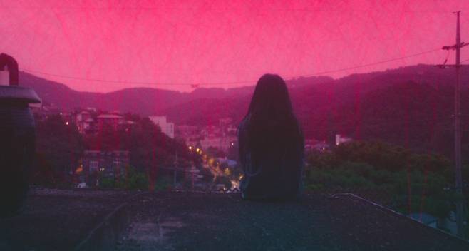 'S라인'. 웨이브 제공