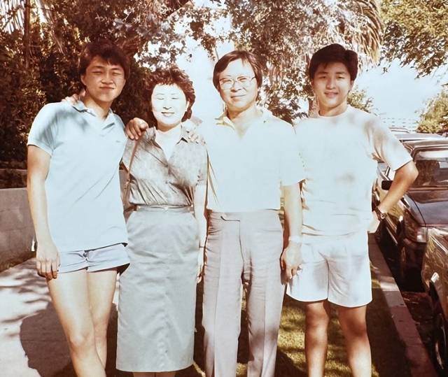 ▲ 사고 직전 부모님, 동생과 함께(맨 오른쪽). ⓒ푸르메재단