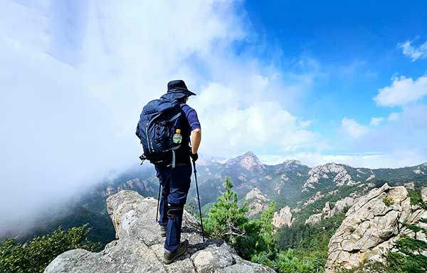 설악산 봉정암에서 공룡능선을 바라보는 모습