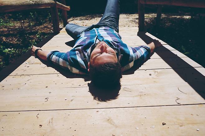 폭염에 노출되면 우리 몸의 혈압 유지 기능이 정상적으로 작동하지 않아&nbsp;실신 위험이&nbsp;커진다. 게티이미지뱅크