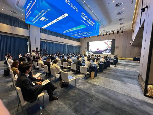 대한상공회의소가 지난달 30일 중국 베이징에서 개최한 ‘2025 APEC CEO 서밋 글로벌 로드쇼’에 현지 기업인들이 자리를 가득 메우고 있다. 사진 제공=대한상의