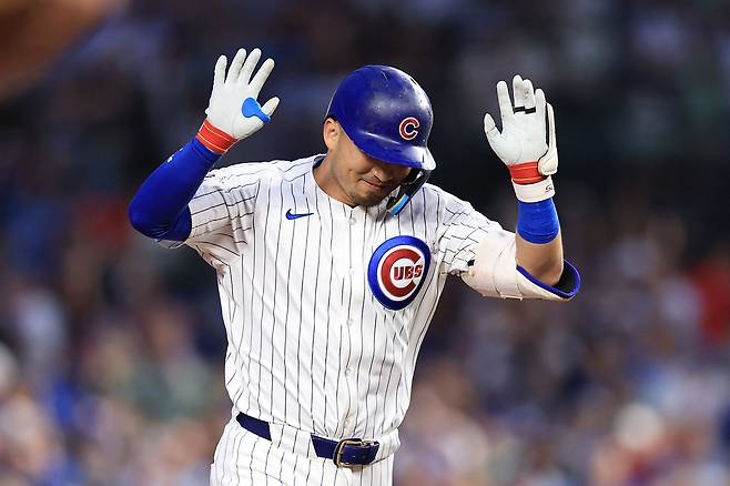 시카고 컵스 스즈키가 7일 세인트루이스전 5회말 홈런을 날리고 세리머니하고 있다. AFP연합뉴스